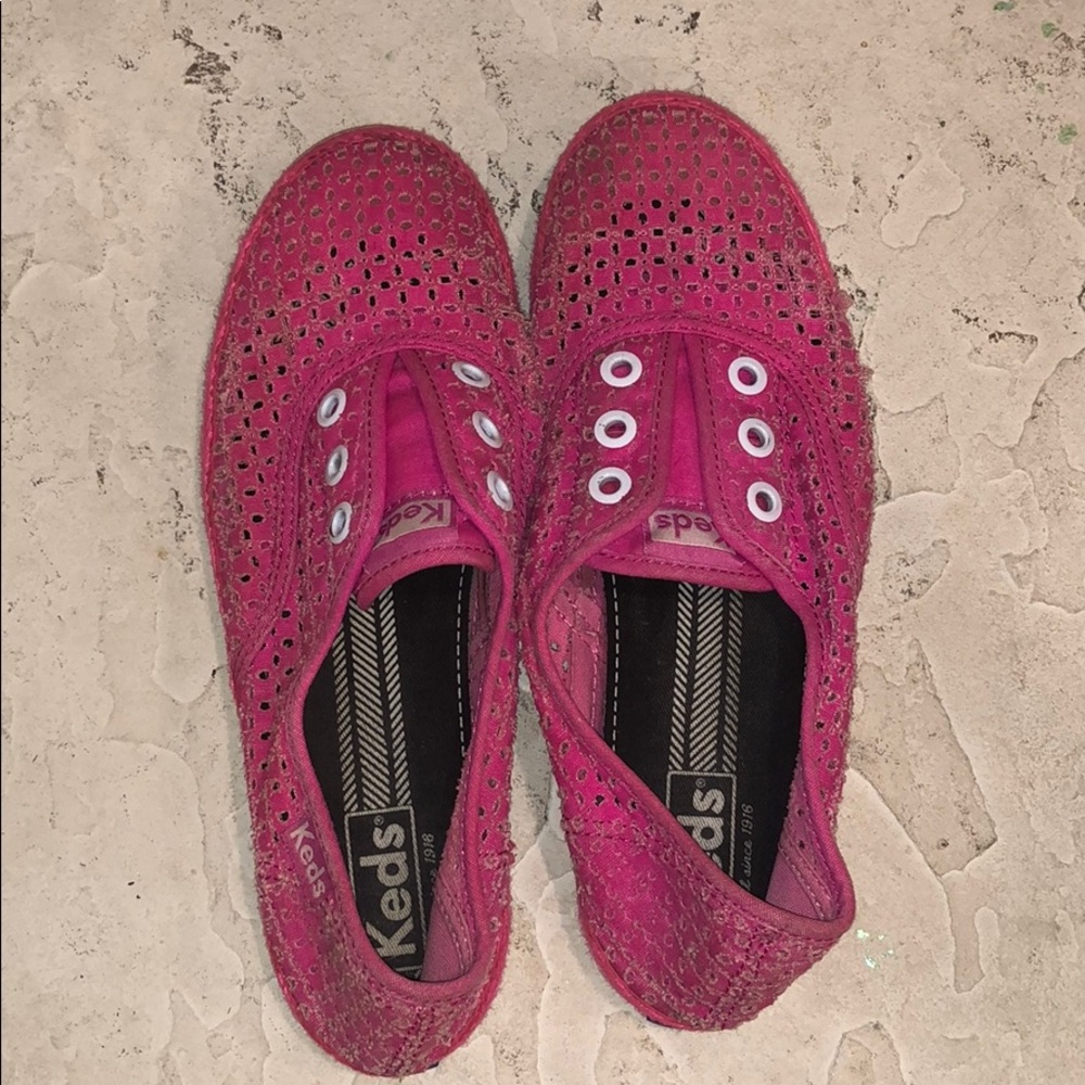 PINK EYELET LACE KEDS